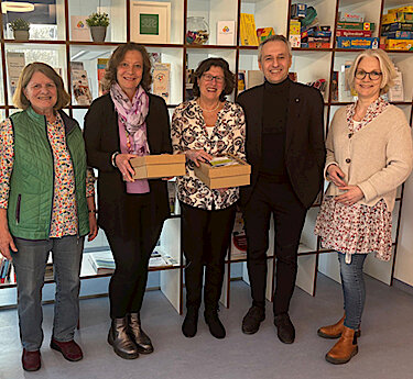Rosmarie Ehm (Sozialreferentin), Daniela Nette-Schmitt, Helga Drexler, Norbert Seidl (Erster Bürgermeister), Daniela Schulte (Ehrenamtskoordinatorin) Rosmarie Ehm (Sozialreferentin), Daniela Nette-Schmitt, Helga Drexler, Norbert Seidl (Erster Bürgermeister), Daniela Schulte (Ehrenamtskoordinatorin)